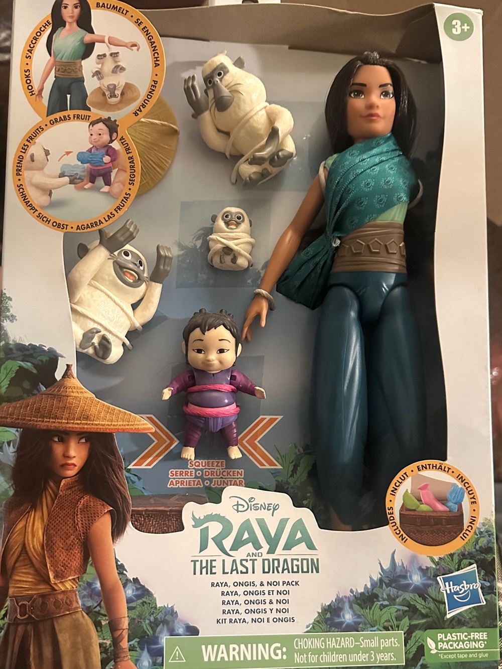 Hasbro Raya Doll with Teal Wrap and Blue Pants, Includes Mini Characters